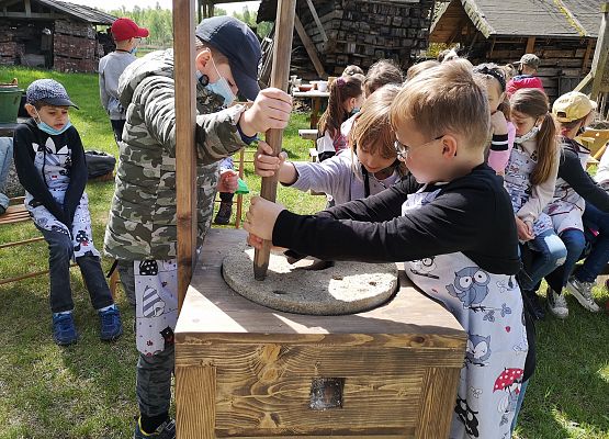 Wycieczka kaszubska klas pierwszych grafika