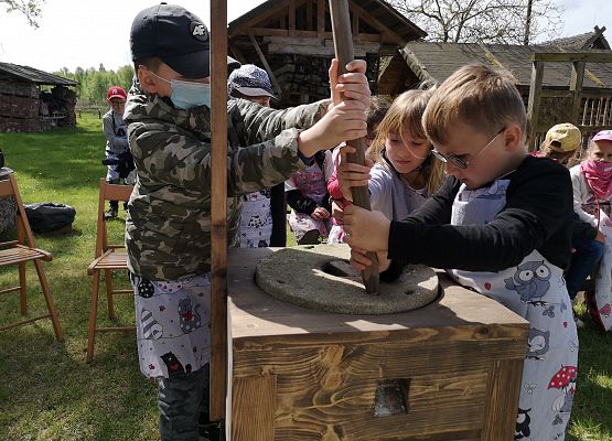 Wycieczka kaszubska klas pierwszych grafika