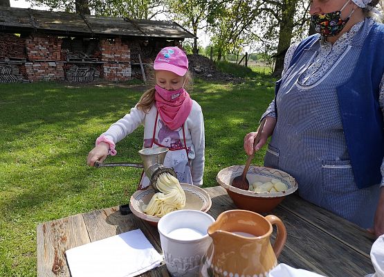 Wycieczka kaszubska klas pierwszych grafika