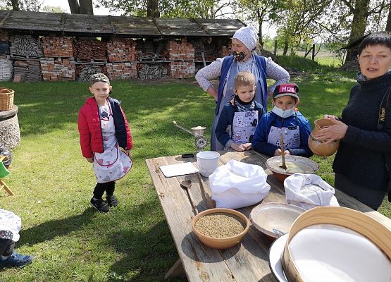 Wycieczka kaszubska klas pierwszych grafika