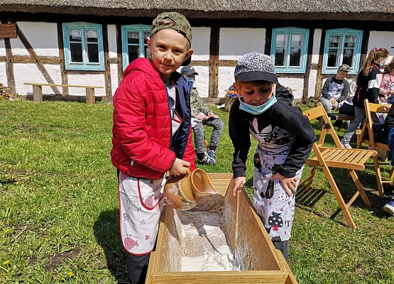 Wycieczka kaszubska klas pierwszych grafika
