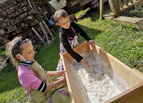 Wycieczka kaszubska klas pierwszych grafika