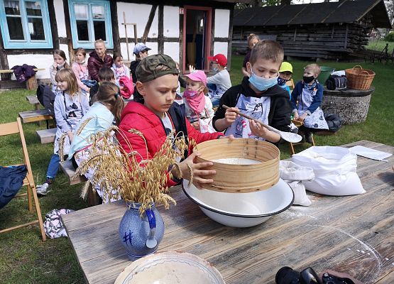 Wycieczka kaszubska klas pierwszych grafika