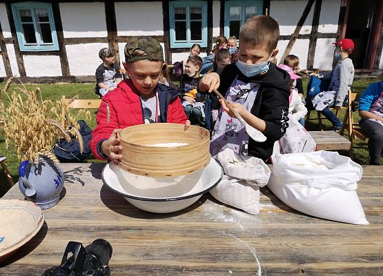 Wycieczka kaszubska klas pierwszych grafika