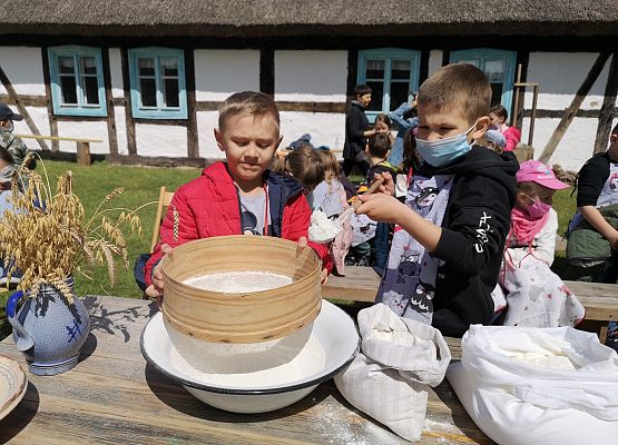 Wycieczka kaszubska klas pierwszych grafika