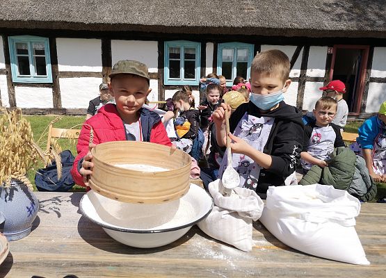 Wycieczka kaszubska klas pierwszych grafika