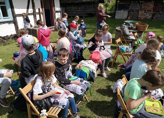 Wycieczka kaszubska klas pierwszych grafika