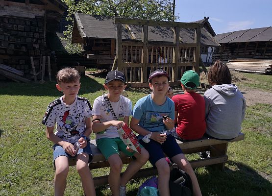 Wycieczka kaszubska klas trzecich do Kluk grafika