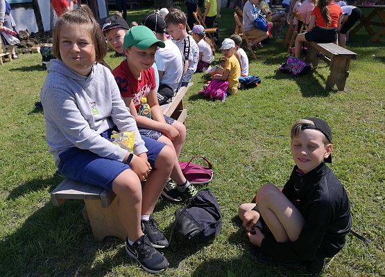 Wycieczka kaszubska klas trzecich do Kluk grafika