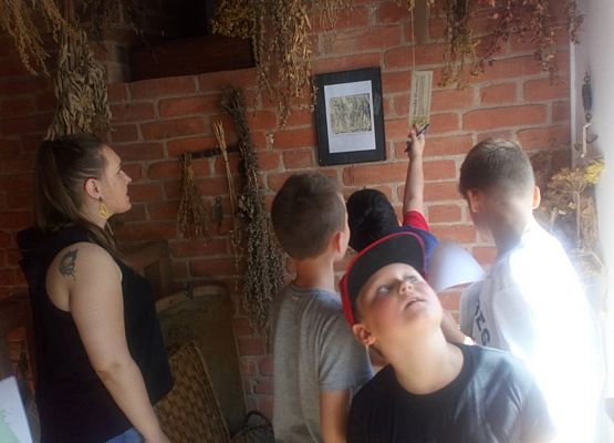 "Zioła, zielarstwo" - lekcja muzealna klasy drugiej (fotorelacja) grafika