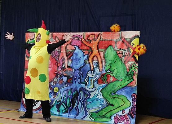 "Mali superbohaterowie kontra niewidzialni wrogowie" grafika