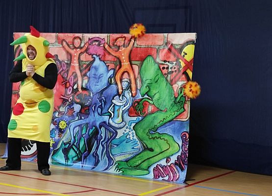 "Mali superbohaterowie kontra niewidzialni wrogowie" grafika