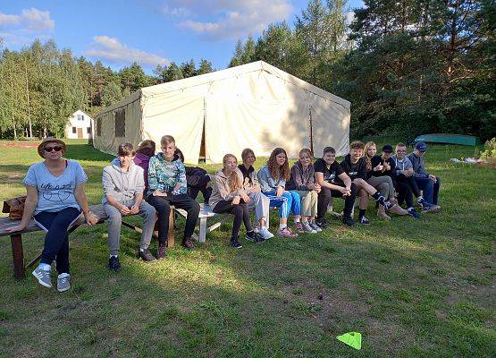 Wycieczka integracyjna klas 8 grafika