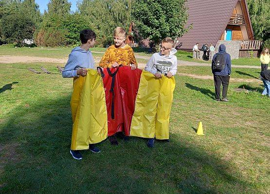 Wycieczka integracyjna klas 8 grafika