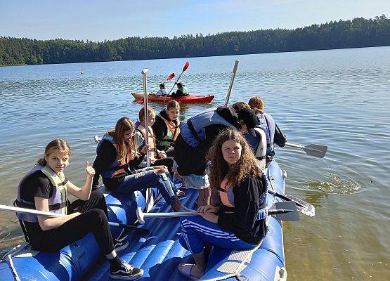 Wycieczka integracyjna klas 8 grafika