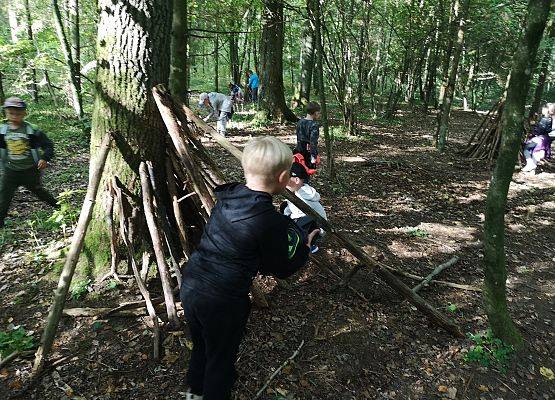 Wycieczka kaszubska klasy do Pałacu pod Bocianim Gniazdem w Runowie grafika