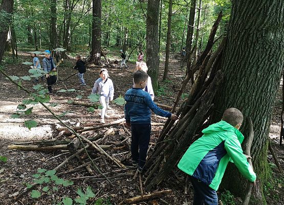 Wycieczka kaszubska klasy do Pałacu pod Bocianim Gniazdem w Runowie grafika