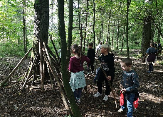 Wycieczka kaszubska klasy do Pałacu pod Bocianim Gniazdem w Runowie grafika