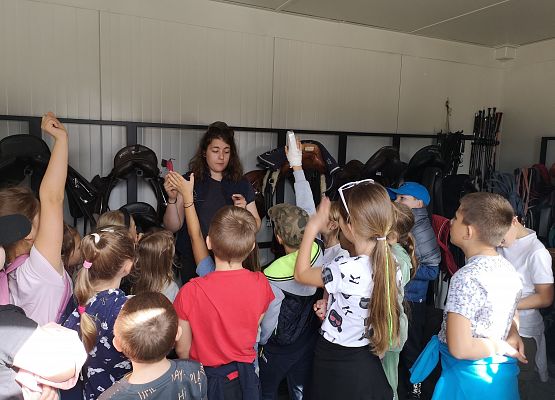 Wycieczka kaszubska klasy do Pałacu pod Bocianim Gniazdem w Runowie grafika