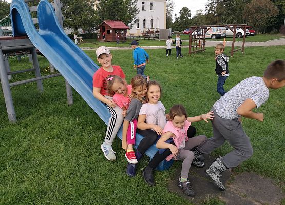 Wycieczka kaszubska klasy do Pałacu pod Bocianim Gniazdem w Runowie grafika