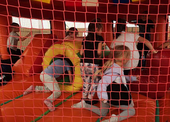 Wycieczka kaszubska klasy do Pałacu pod Bocianim Gniazdem w Runowie grafika