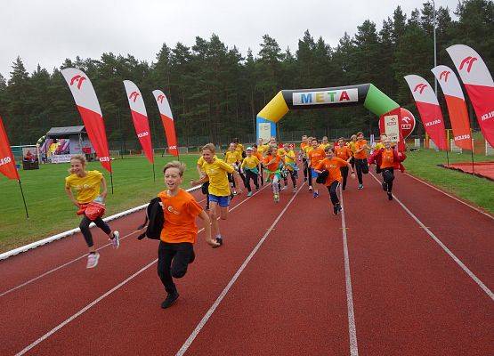 Z podwórka na bieżnię grafika