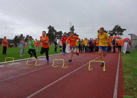 Z podwórka na bieżnię grafika