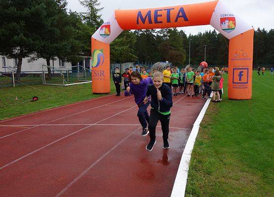 Z podwórka na bieżnię grafika