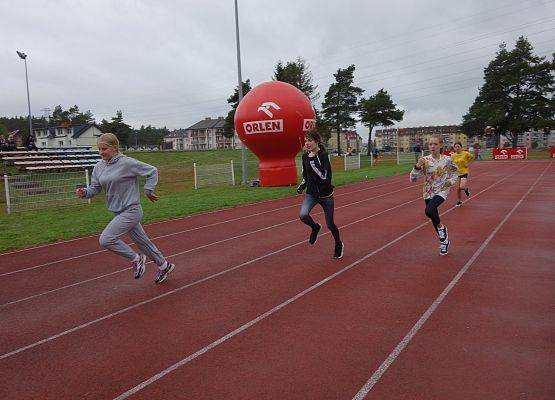 Z podwórka na bieżnię grafika