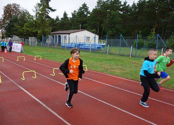 Z podwórka na bieżnię grafika