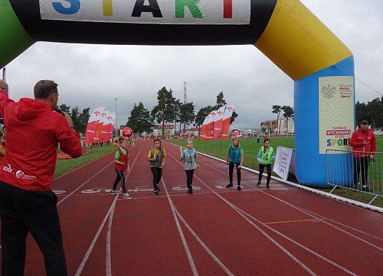 Z podwórka na bieżnię grafika