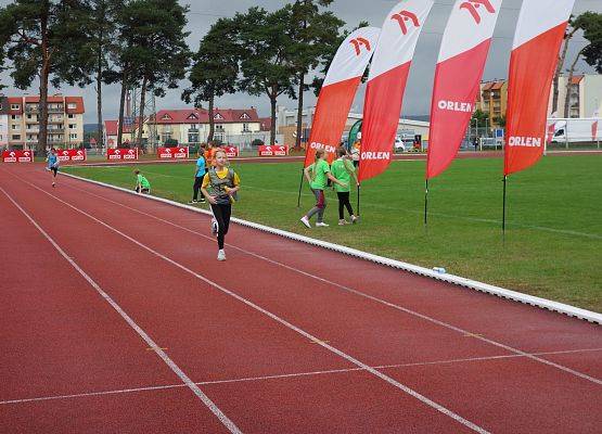 Z podwórka na bieżnię grafika