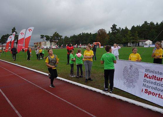 Z podwórka na bieżnię grafika