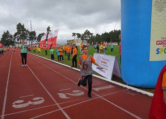 Z podwórka na bieżnię grafika