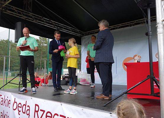 Z podwórka na bieżnię grafika