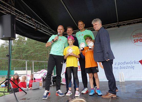 Z podwórka na bieżnię grafika