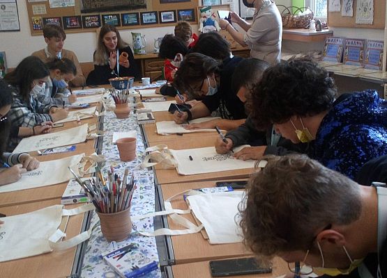 Warsztaty kaszubskie dla gości z Erasmus + grafika