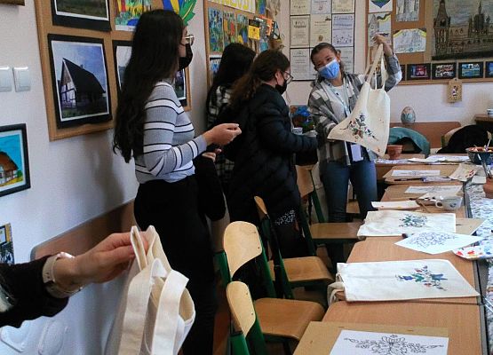 Warsztaty kaszubskie dla gości z Erasmus + grafika