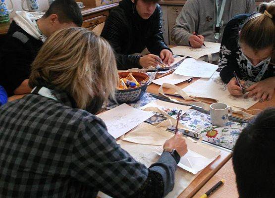 Warsztaty kaszubskie dla gości z Erasmus + grafika