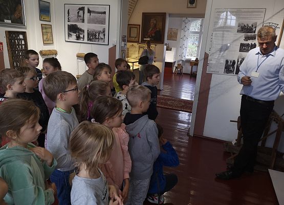 Wycieczka kaszubska klas drugich do Kartuz grafika