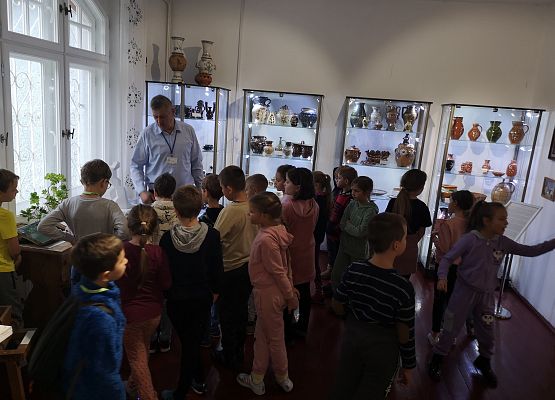 Wycieczka kaszubska klas drugich do Kartuz grafika