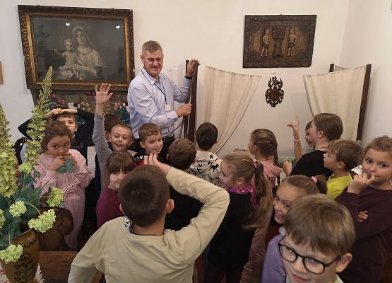 Wycieczka kaszubska klas drugich do Kartuz grafika