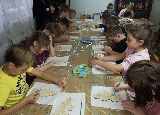 Wycieczka kaszubska klas drugich do Kartuz grafika