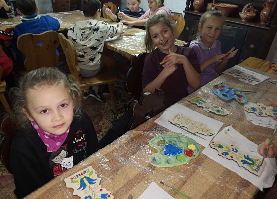 Wycieczka kaszubska klas drugich do Kartuz grafika