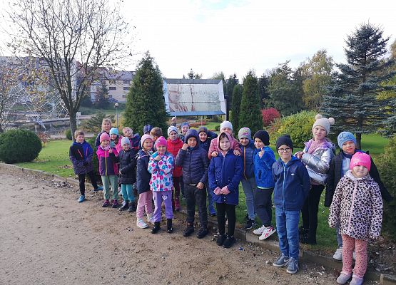 Wycieczka kaszubska klas drugich do Kartuz grafika