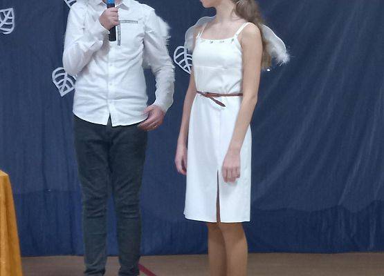 Przedstawienie pt. "Dziady" w wykonaniu klasy VIII B grafika