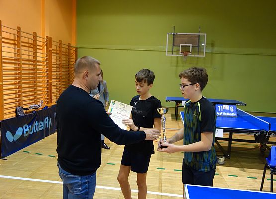 Jonatan i Paweł Mistrzami powiatu w tenisie stołowym! grafika