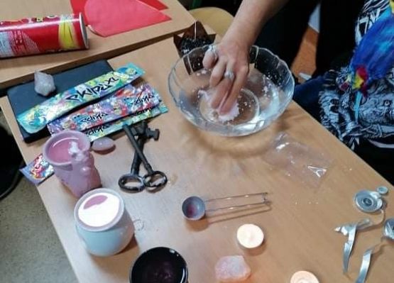 Fotorelacja z zabawy andrzejkowej klasy 7a grafika