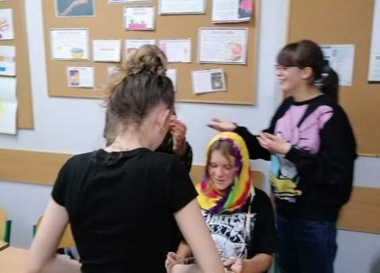 Fotorelacja z zabawy andrzejkowej klasy 7a grafika