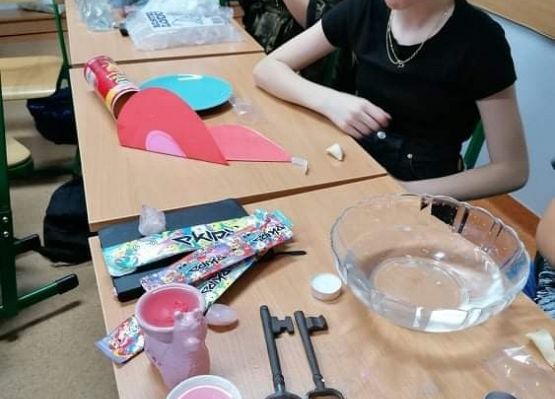 Fotorelacja z zabawy andrzejkowej klasy 7a grafika